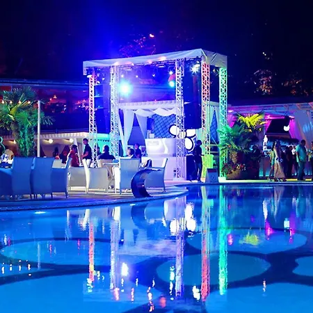 Апартаменти Pearl Luxury *